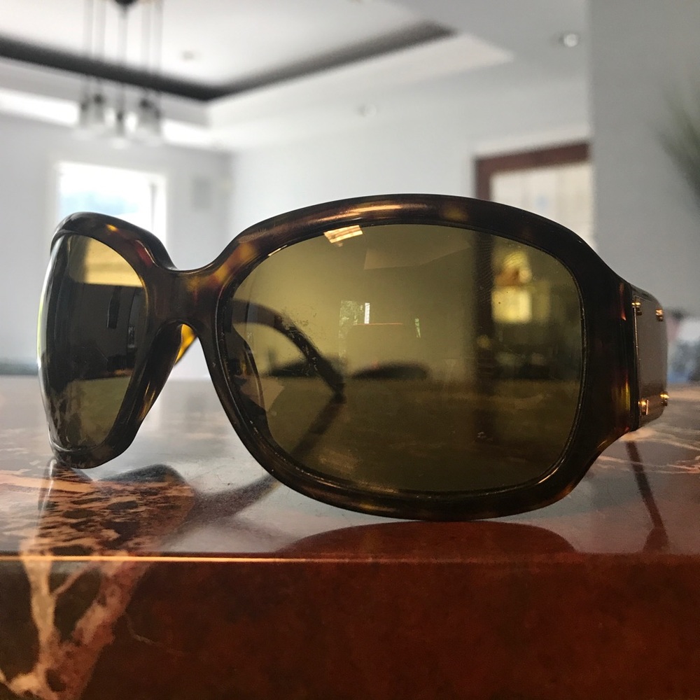 Burberry sunglasses 🕶